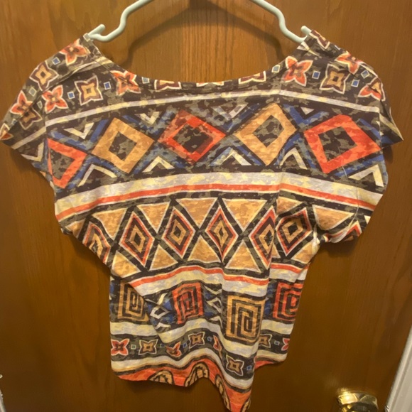 Delias Geometric Print Crop Top - Picture 4 of 4